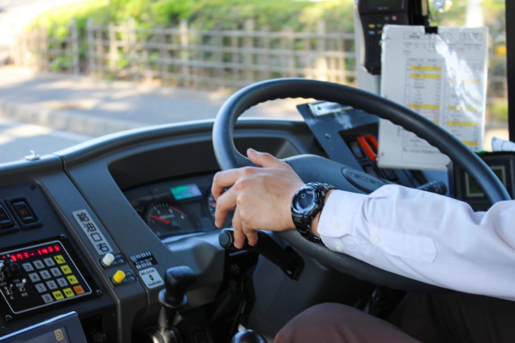 バスの運転手の様子