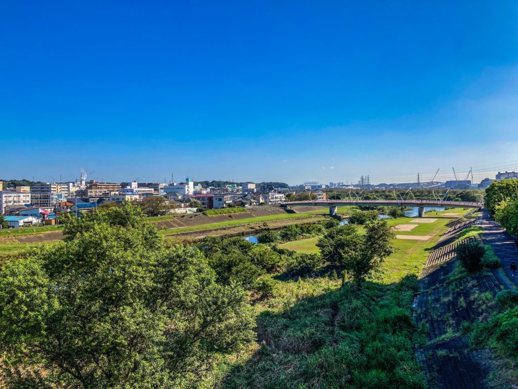 横浜市の鶴見川の様子