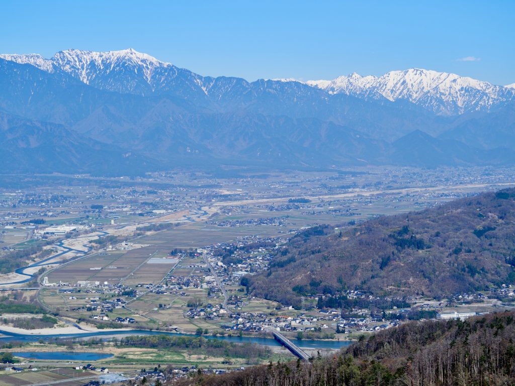 長峰山から見る雪の北アルプスの様子