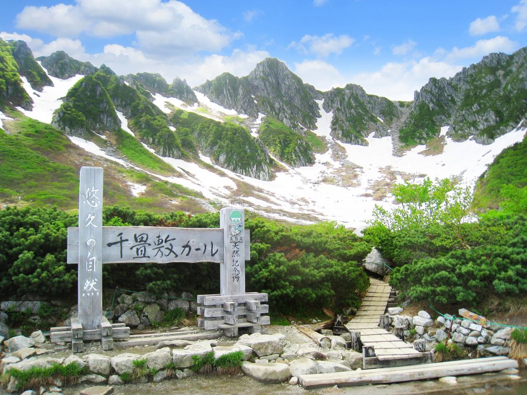 千畳敷カールと宝剣岳の様子