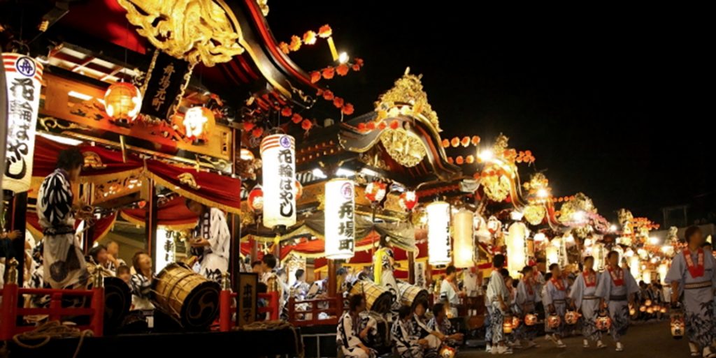 花輪ばやし〜夏の祭りの様子