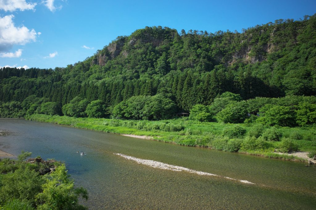 常浪川で夏の川遊びの様子