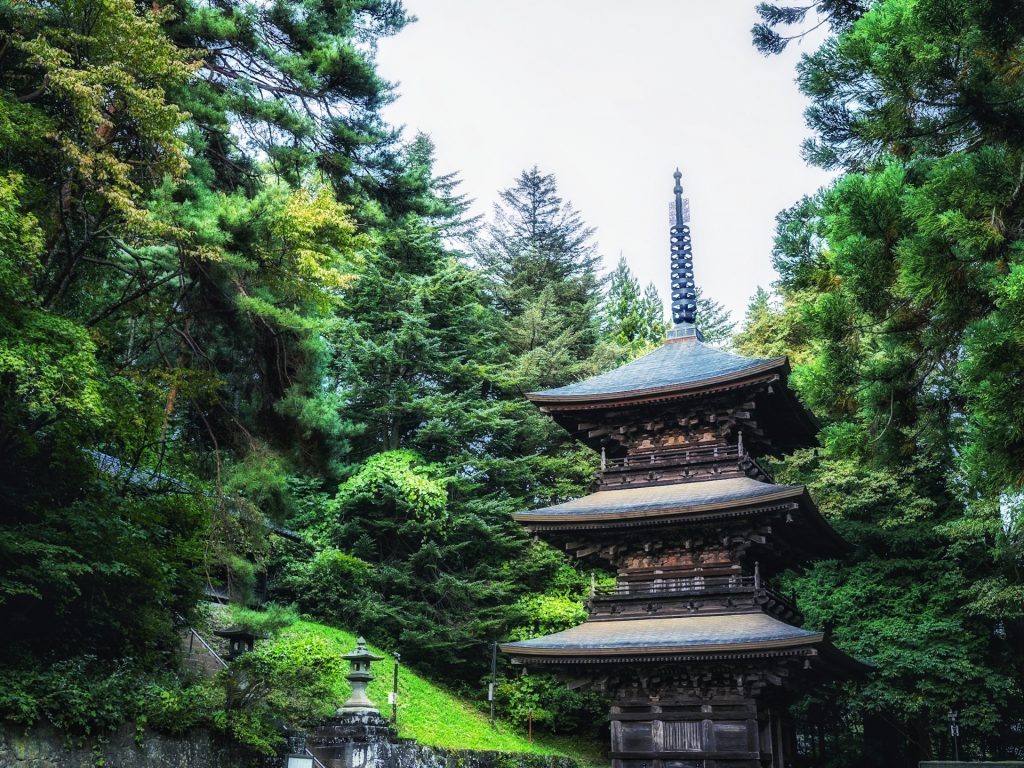 真楽寺の三重塔・長野県御代田町の様子