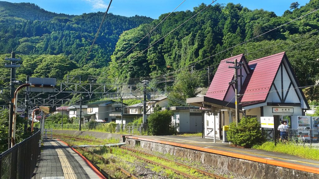 田舎の駅舎の様子