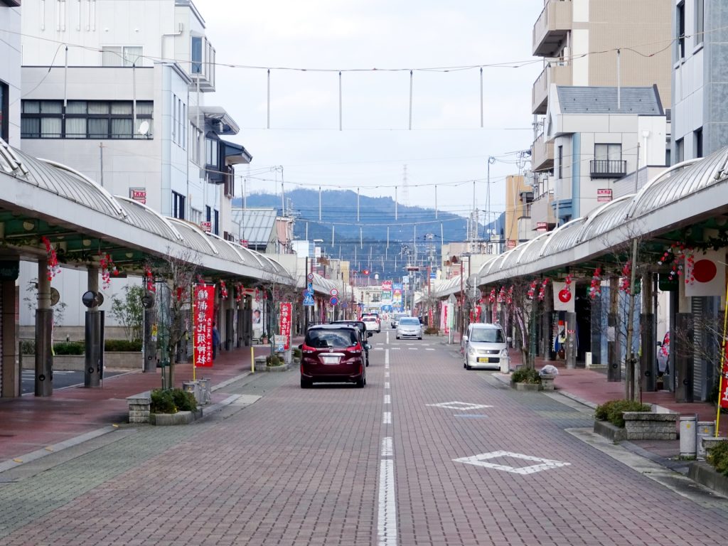 西町通り（綾部市）の様子