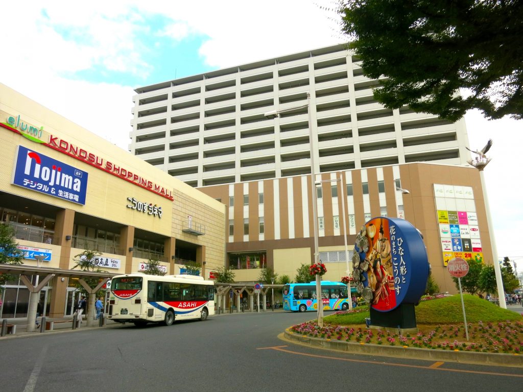 鴻巣駅前の様子